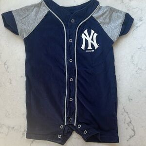 MLB New York Yankees shortie onesie